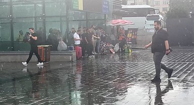 İstanbul güne yağmurla uyandı, kent bir nebze olsun serinledi