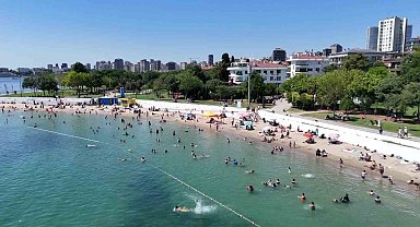 İstanbul'da sıcak hava sahillere akın ettirdi: Caddebostan'da deniz keyfi dronla görüntülendi
