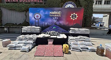 İstanbul'da son iki haftada 80 torbacı yakalandı, ele geçirilen 1 ton uyuşturucu emniyette sergilendi