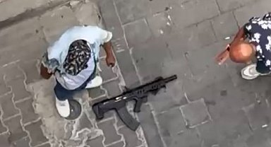 İzmir'de sokak ortasında tüfekle dehşet saçan şehir magandaları kıskıvrak yakalandı