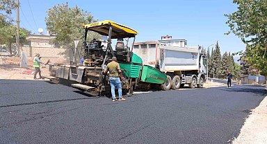 Kahramanmaraş'ta asfalt işçileri bunaltıcı sıcağa rağmen mesaisini sürdürüyor