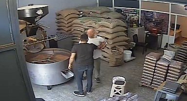 Kahve borcu yüzünden toptancıyı iş yerinde darbetti
