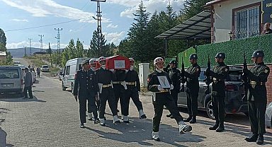 Kalp krizi sonucu hayatını kaybeden emekli asker, son yolculuğuna uğurlandı