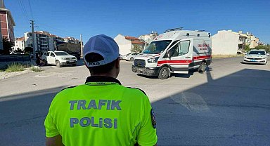 Karaman'da ambulansın karıştığı kaza ucuz atlatıldı