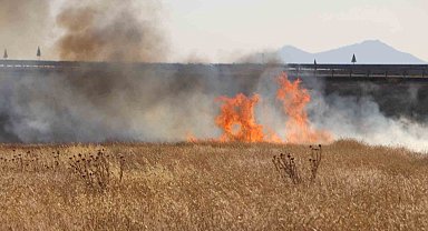 Karaman'da otluk alanda çıkan yangın korkuttu
