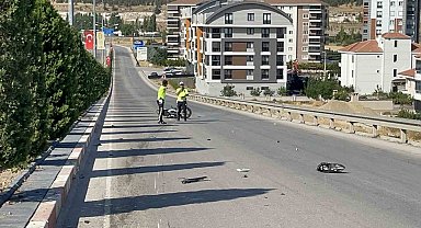Karaman'da otomobille çarpışıp devrilen motosikletin sürücüsü yaralandı