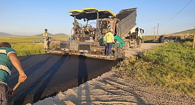 Kars'ta köy yollarında ulaşım hamlesi! BSK ve beton yol çalışmaları aralıksız sürüyor