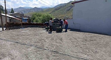 Kars'ta2 köy modern yollara kavuşuyor: Kilit parke çalışmaları başladı