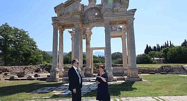Kaymakam Battal, Afrodisias'taki çalışmaları inceledi