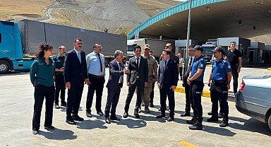 Kaymakamı Volkan Hülür, Esendere Sınır Kapısı'nda incelemelerde bulundu