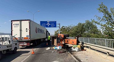 Kazada devrilen traktör sürücüsü hayatını kaybetti
