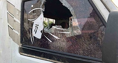 Kendisinden ucuza karpuz satan rakiplerine kızarak 3 pazarcının aracının camını kırdı