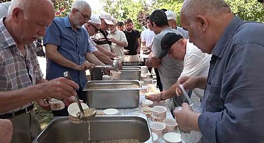 Kiremitçi Sinanbey Cami'de bin 500 kişilik aşure ikramı