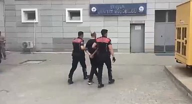 Kırmızı bültenle aranan firari ile uyuşturucu hükümlüsü yakalandı
