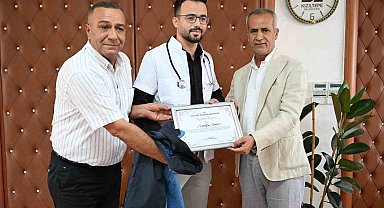 Kızıltepe Belediyesinde çalışan zabıta memuru azmiyle doktor oldu