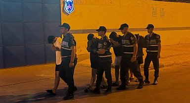 Kızkalesi'nde kimlik göstermek yerine polise karşı gelen 4 şüpheli tutuklandı