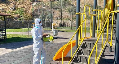 Körfez'de çocuk parklarında hijyen mesaisi