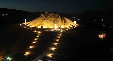 Kraliçeler mezarlığı gece de ziyarete açıldı