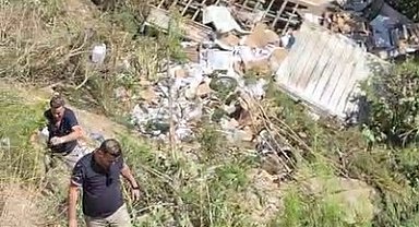 Kumluca'da şarampole devrilen kamyon şoförü hayatını kaybetti