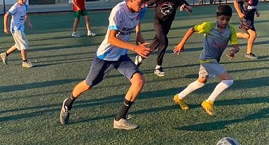 Kur'an kursu öğrencileri futbolla kardeşlik bağlarını güçlendiriyor