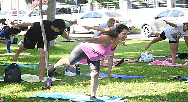 Kuşadası'nda sabah sporu etkinliklerine yoğun ilgi