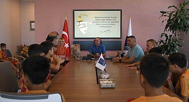 Kuşadası'nın gönül köprüsü 9 yıldır çocukları buluşturuyor