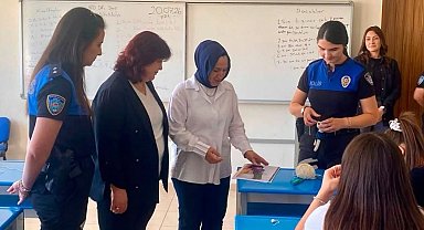 Kütahya polisinden çocuk ve gençlere çini ile oyuncak yapımı kursu