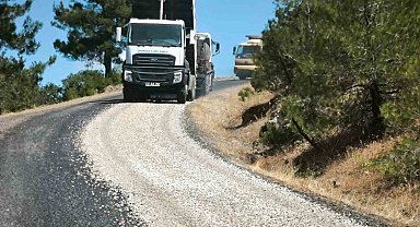 Lapseki'de köy yolları asfalt çalışmaları devam ediyor