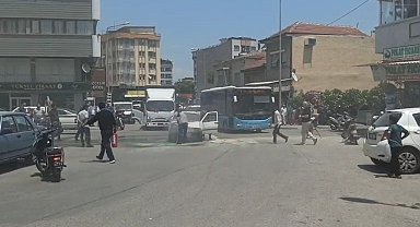 Manisa'da seyir halindeki otomobil alev aldı