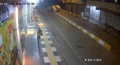 Mardin'de otomobilin takla attığı kaza güvenlik kameralarına yansıdı