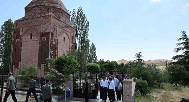 Melikgazi Türbesi Restorasyon ve Peyzaj Projesi için yerinde inceleme