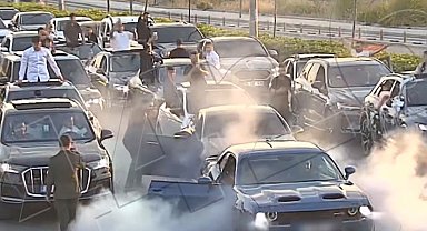 Mersin'de düğün konvoyunda yolu kapatan 7 sürücüye 695 bin 862 lira ceza