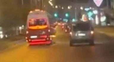 Mersin'de makas atan minibüsçü kameraya yakalandı, 90 bin TL ceza yedi