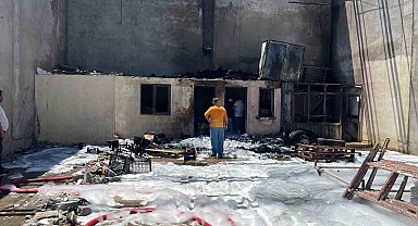 Mersin'de sebze ve meyve halinde depo yangını
