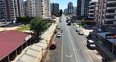 Mersin'de yenilenen cadde 420 ağaçla buluştu