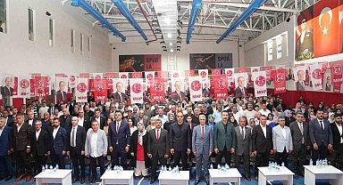 MHP'de ilçe kongreleri devam ediyor; Pasinler'de Erkan Yağar güven tazeledi