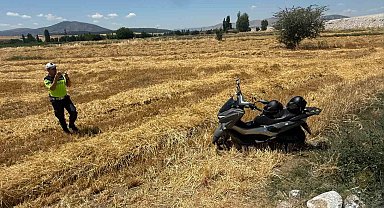 Motosikletin devrildiği kazada 2 kişi yaralandı