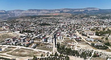 Mut'ta yağışın bozduğu yollar yenilendi
