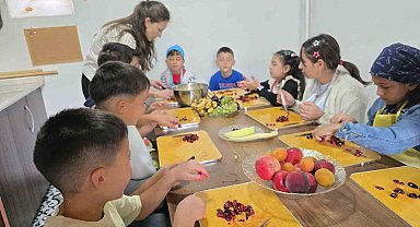 Mutfak atölyesinde çocuklar hem eğlendi hem öğrendi