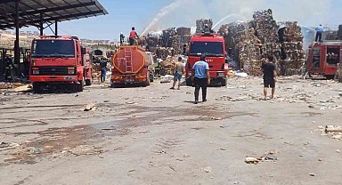 Nizip'te kağıt fabrikasında yangın