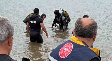 Oltasını düşürdüğü gölette boğularak hayatını kaybetti