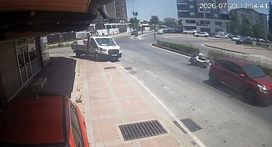 Önüne çıkan otomobile çarpmamak isterken kaza yaptı: 1 yaralı