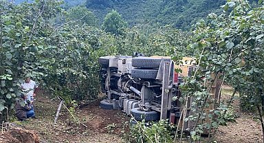 Ordu'da çakıl yüklü kamyon ile otomobil çarpıştı: 2 yaralı