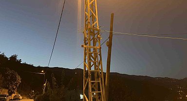 Osmaniye'de elektrik direğine kamera takarken akıma kapılan işçi ağır yaralandı