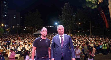 Osmaniye'de Kıraç konserine binlerce kişi akın etti