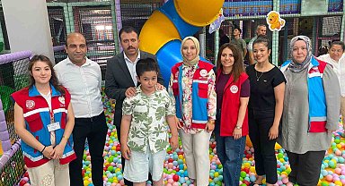 Osmaniye'de özel bireyler karne sevincini şenlikle yaşadı