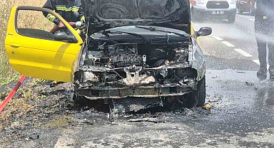 Otomobil alev alev yandı: 5 kişi son anda kurtuldu