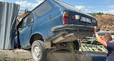 Otomobil fabrika sahasına uçtu: 1 yaralı