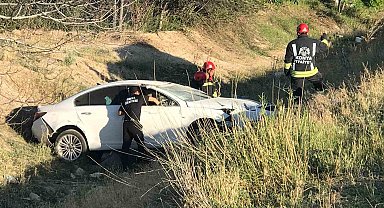 Otomobil şarampole yuvarlandı: 1'i bebek 3 yaralı