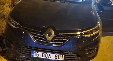 Park halindeki araca çarpan otomobildeki 2 kişi yaralandı